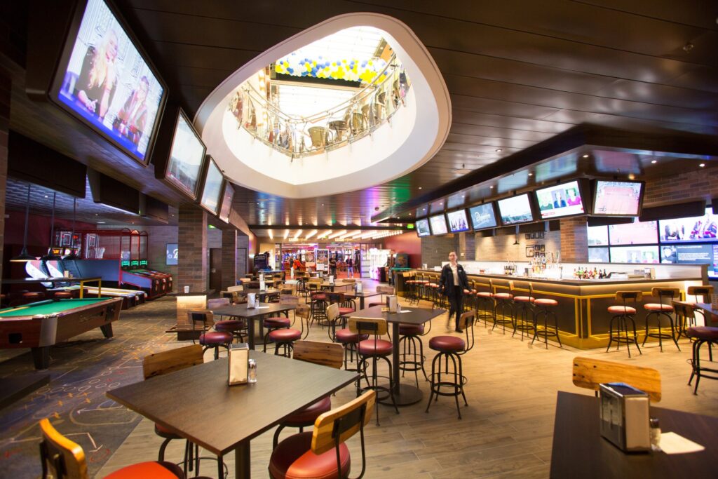 Independence of the Seas: Playmakers Sports Bar & Arcade