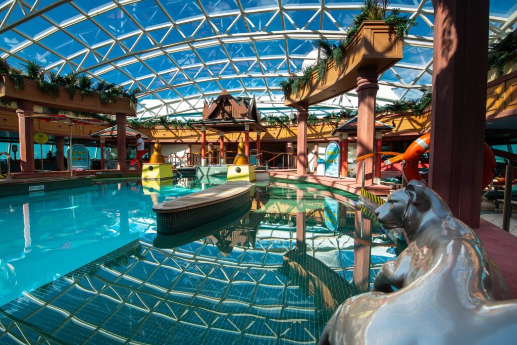 Jewel of the Seas: Piscina cubierta del Solarium