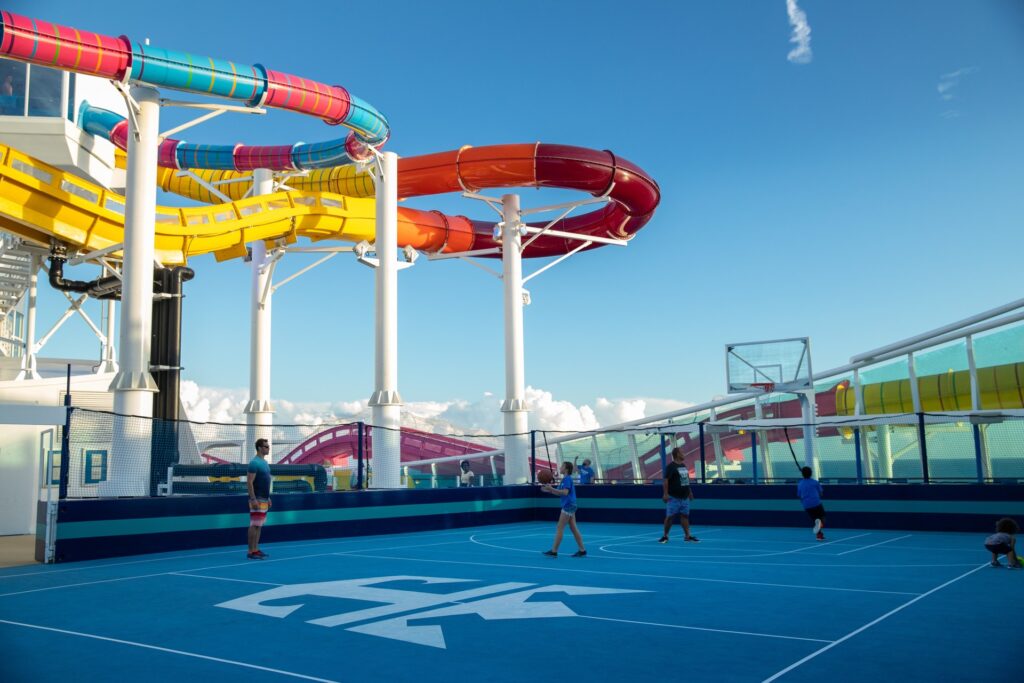 Navigator of the Seas: FlowRider y toboganes