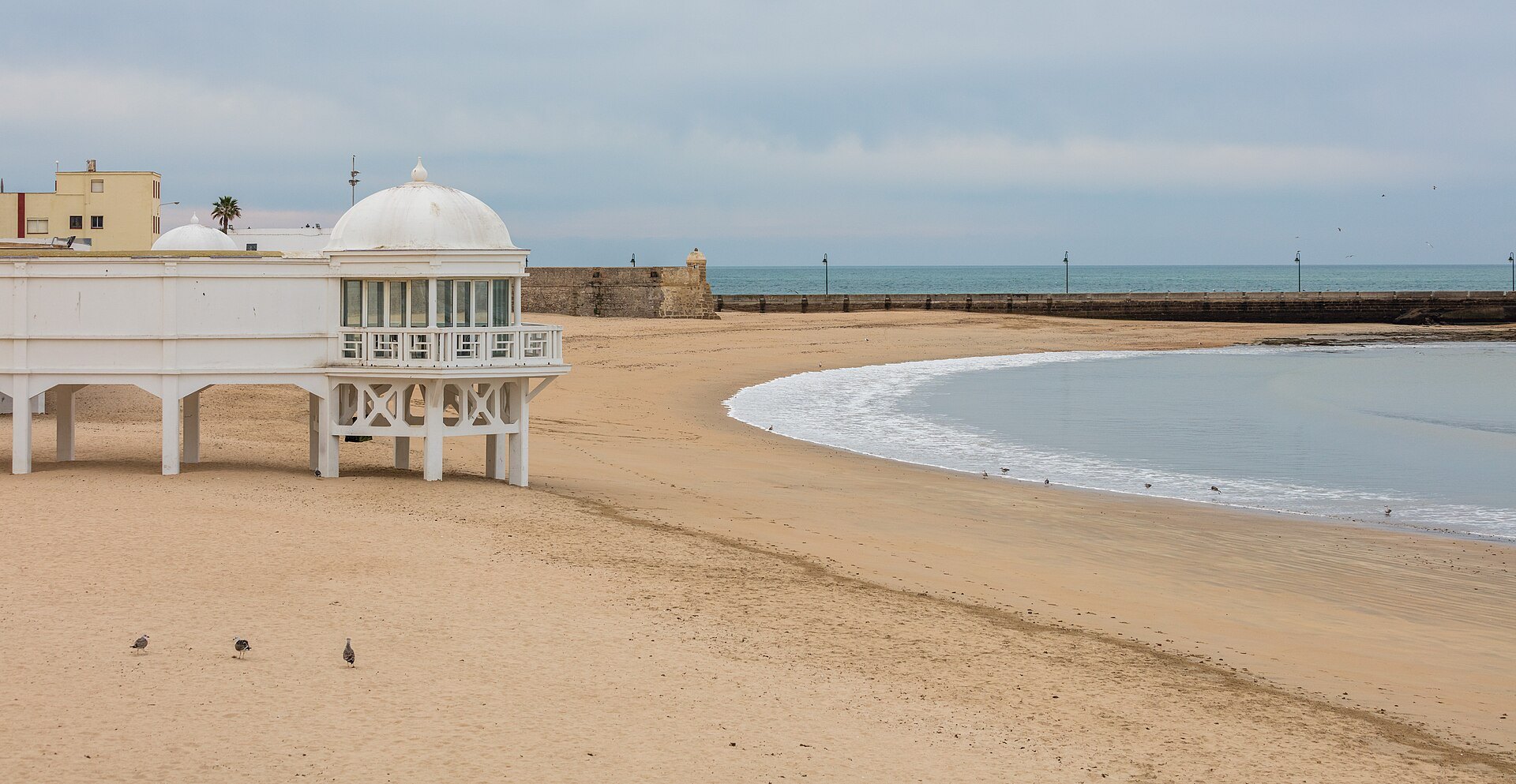 Playa de la Caleta y Castillo de Santa Catalina: La playa de la Caleta y su balneario
