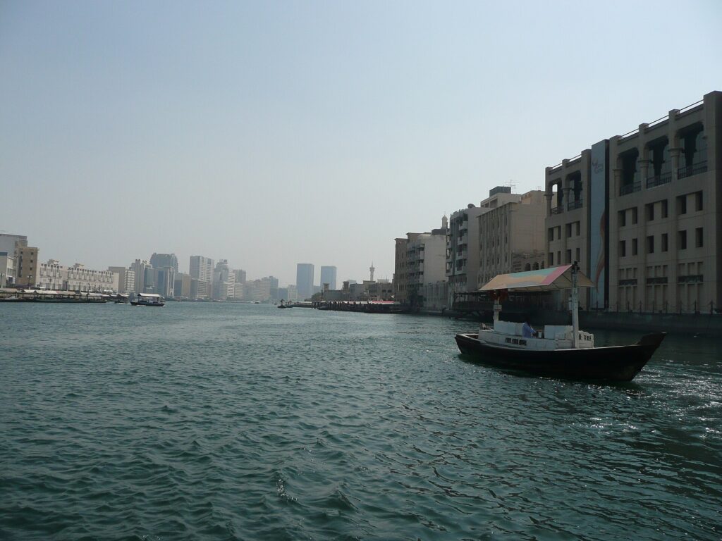 City tour: An abra on the creek
