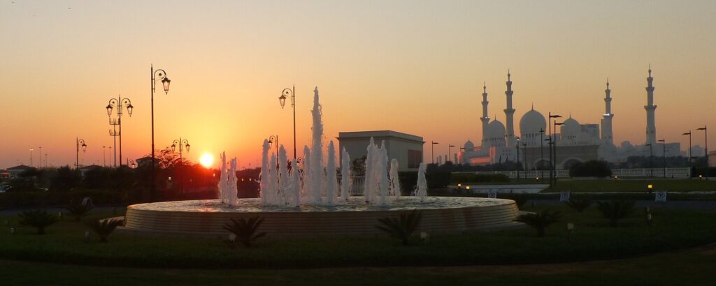Sheikh Zayed Grand Mosque: The mosque at sunset