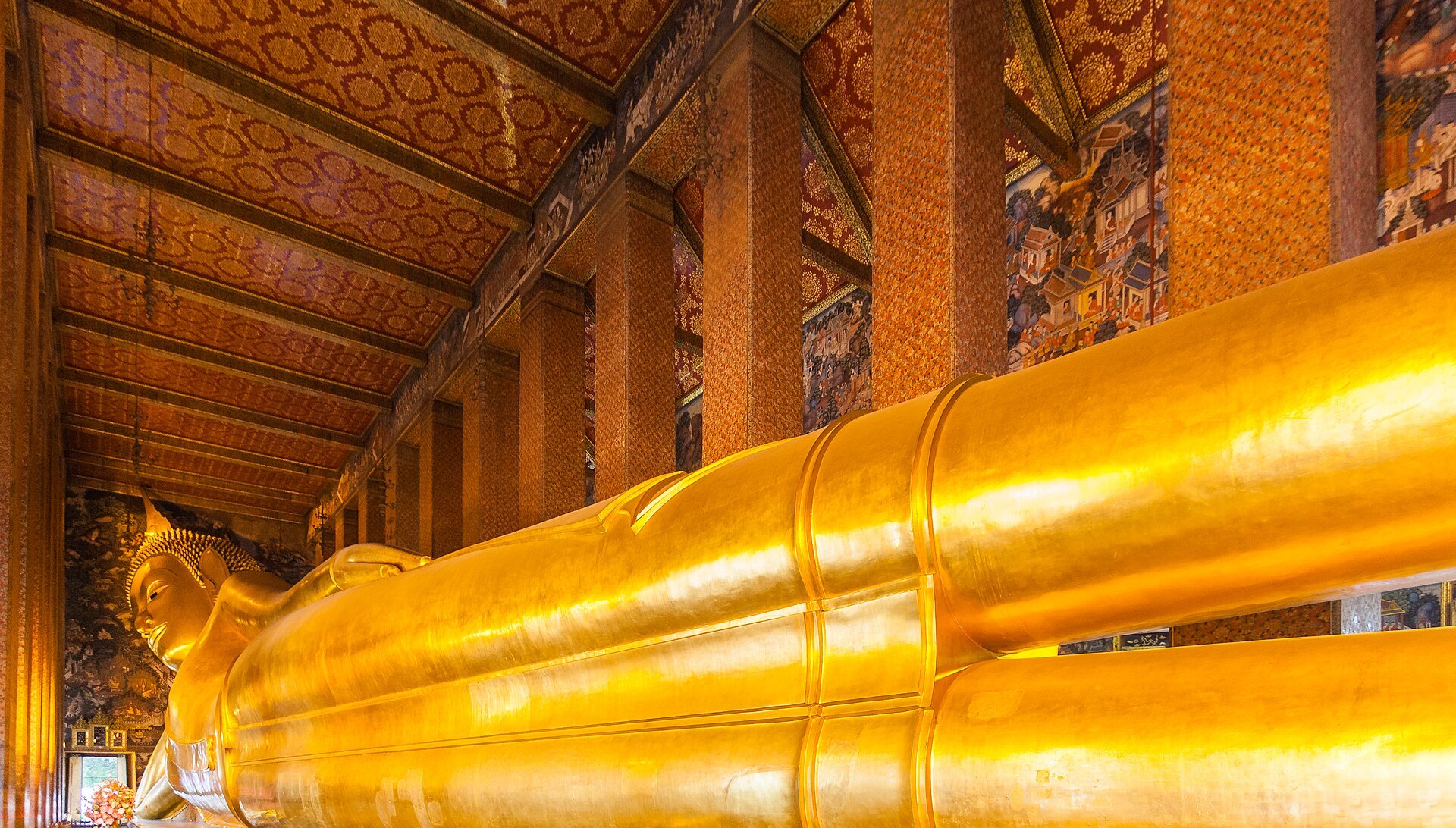 City tour: The Reclining Buddha at Wat Pho