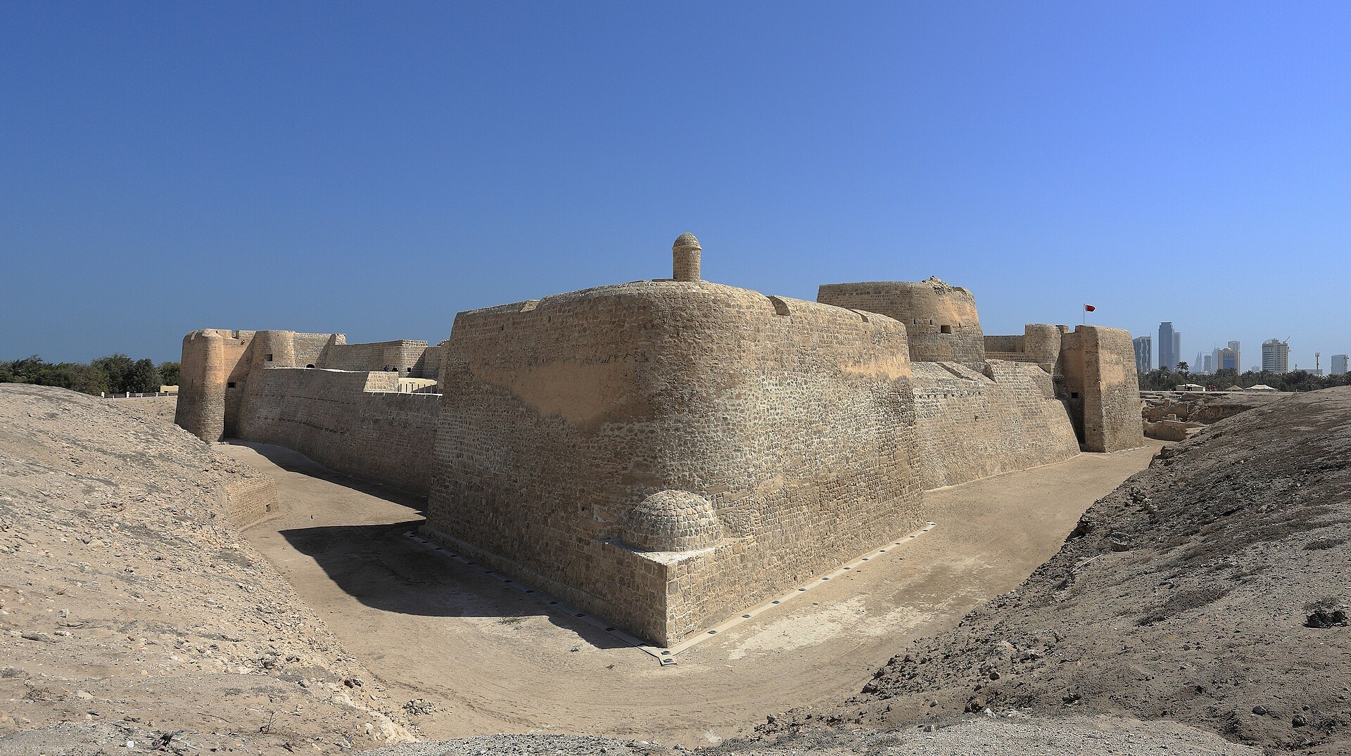 City tour: Bahrain Fort, Qal'at al-Bahrain