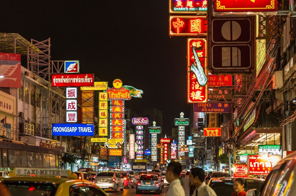 City tour: Yaowarat Road at night