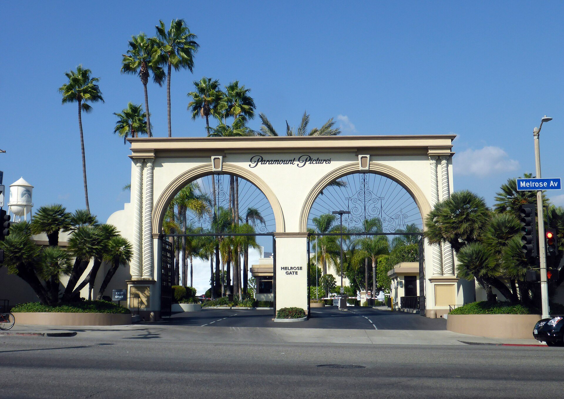 Estudios Paramount Pictures: La puerta Bronson en Melrose Avenue