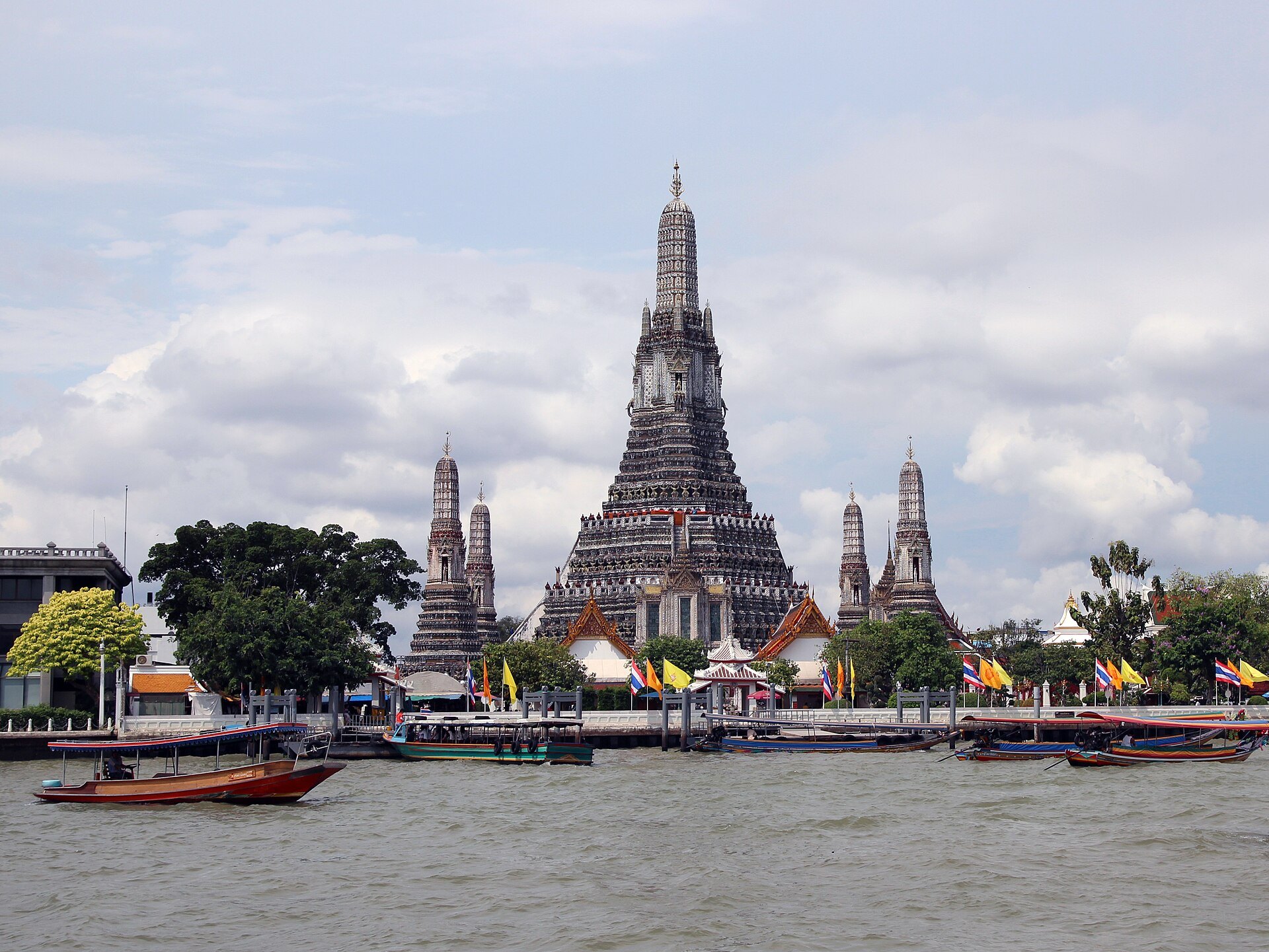 Temple of Dawn: Wat Arun on the Chao Phraya