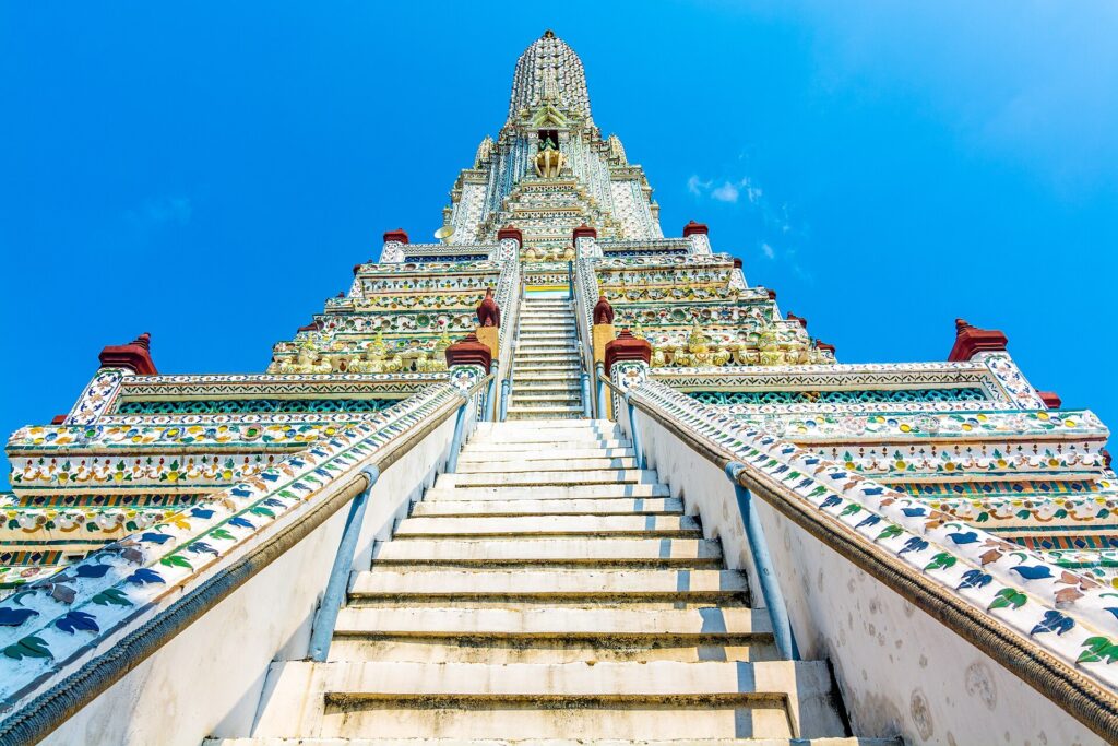 Temple of Dawn: The steep steps of the central prang