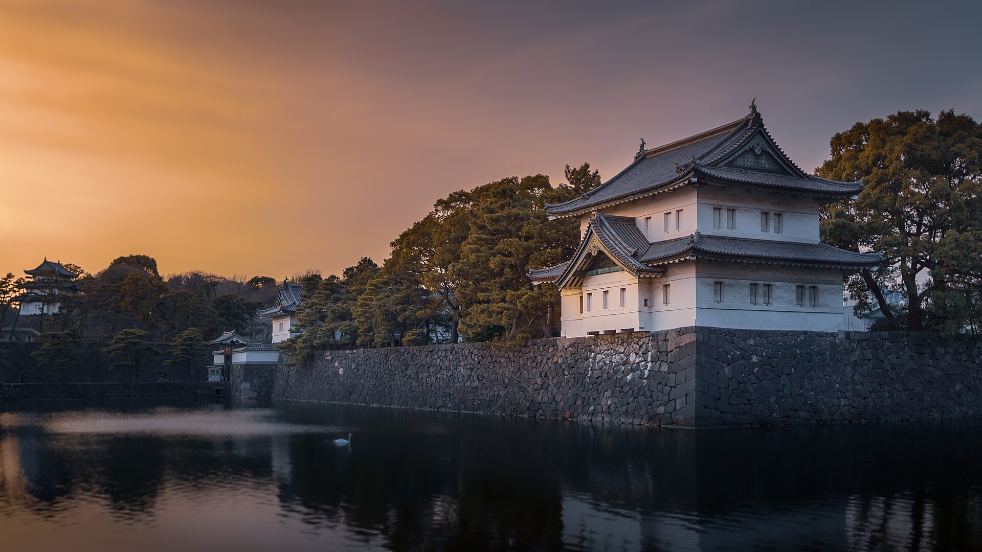Palacio Imperial de Tokio: La torre Tatsumi-yagura y el foso