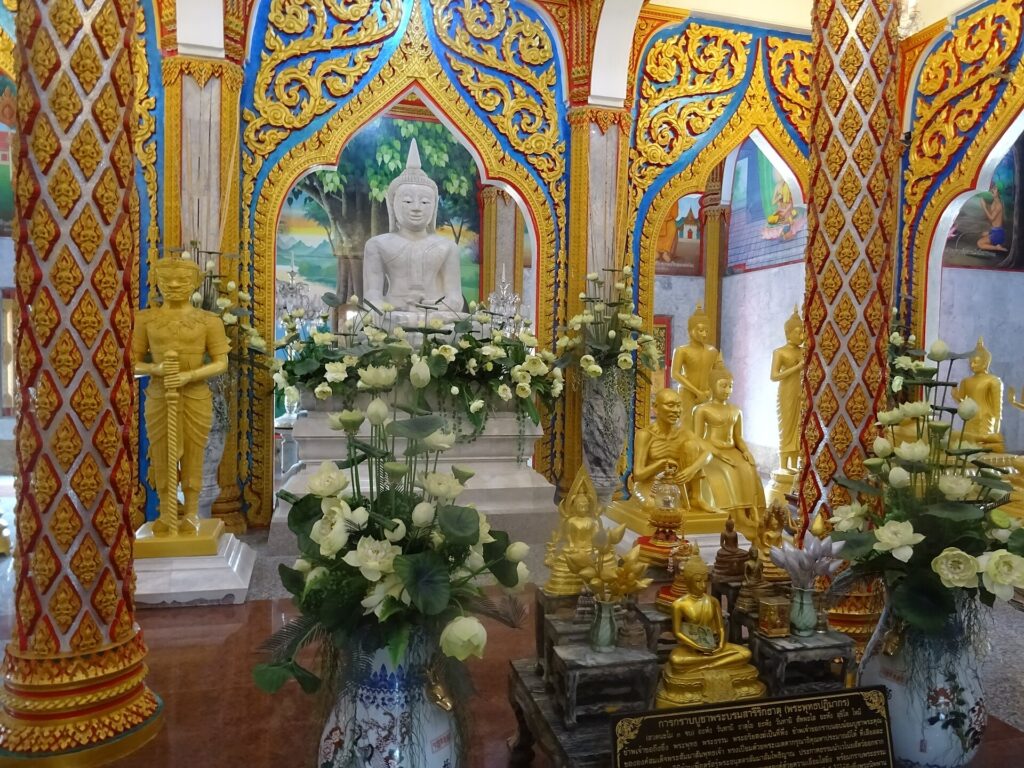 Wat Chalong: Inside the pagoda