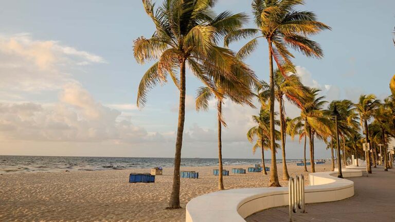 Las Olas Beach