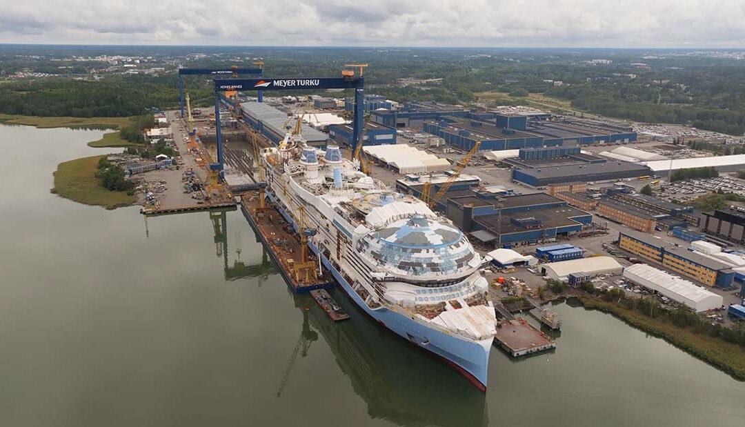 Legend of the Seas alcanza un hito en su construcción al flotar por primera vez