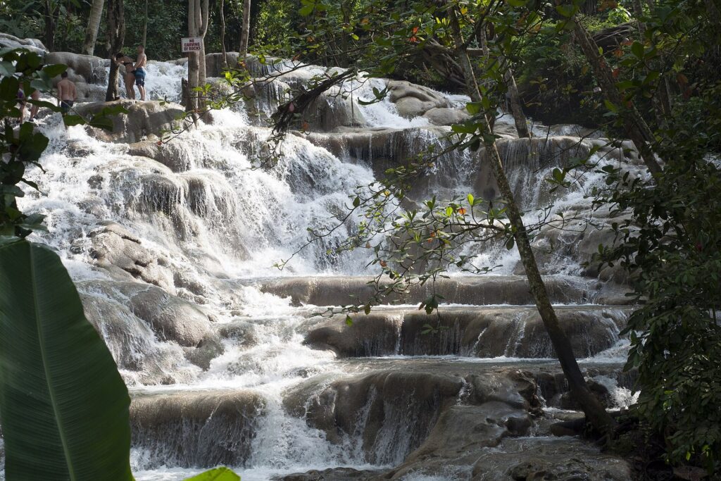 Falmouth (Jamaica): Las cataratas de Dunn's River, cerca de Ocho Rios