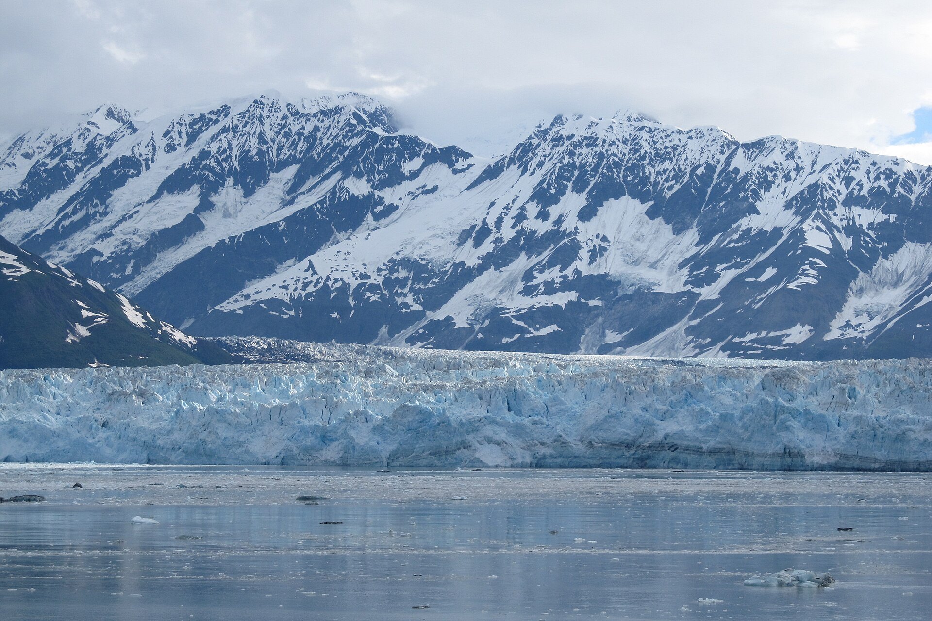 Hubbard Glacier: The ice face of Hubbard Glacier